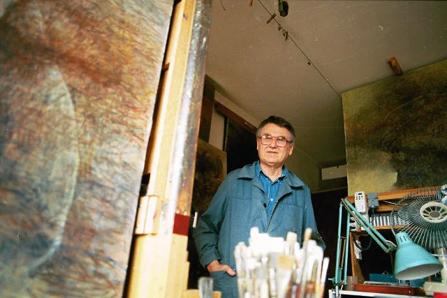 Beksiński w swojej pracowni.