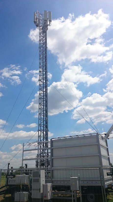 Jeden z postawionych na terenie Brzegów masztów telekomunikacyjnych ze stacją BTS