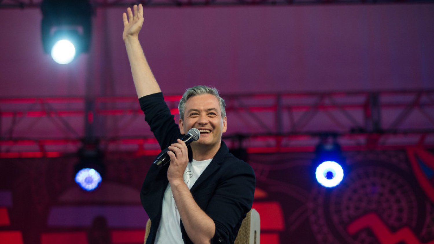 Zarówno radni PO, jak i radni PiS, krytykują Roberta Biedronia za udział w Przystanku Woodstock. Prezydent Słupska się broni.