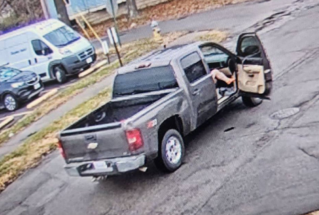 USA. Nagą kobietę w aucie zauważył monitoring. Pilna interwencja policji.