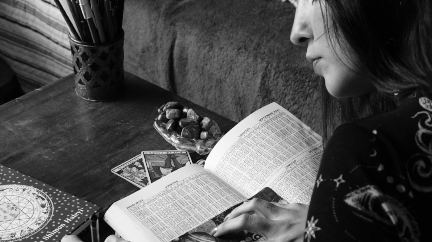 Zodiakarze. Dla jednych to hobby, dla innych sposób na życie. Psycholożka: "Ważne jest, aby być panem swojego losu" Zodiakarze. Dla jednych to hobby, dla innych sposób na życie. Psycholożka: "Ważne jest, aby być panem swojego losu"