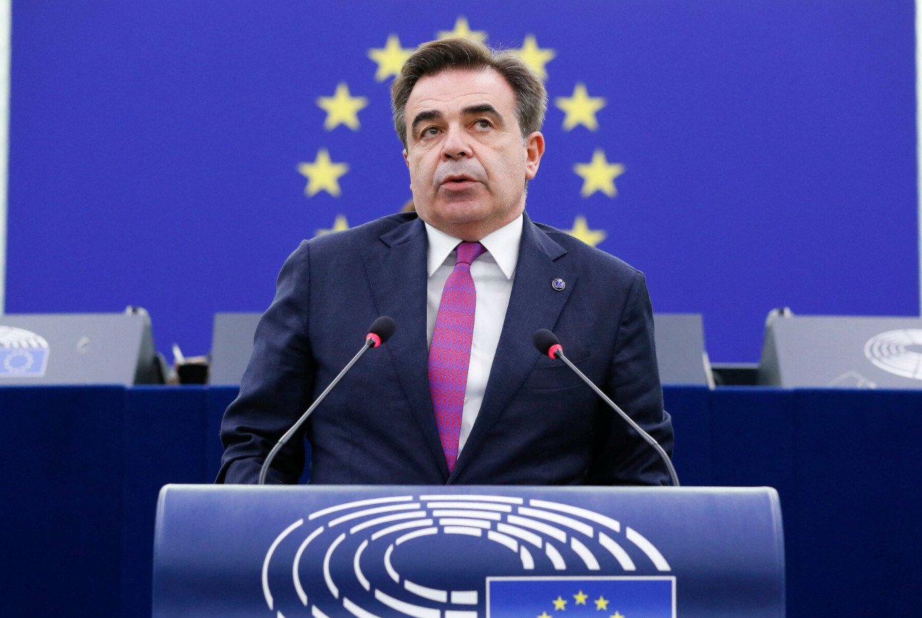 Wiceszef KE Schinas o Polsce. "Istnieje duże zagrożenie praworządności".