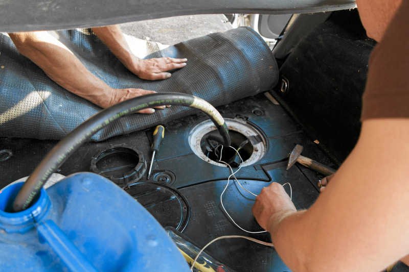 Na oszustwach w handlu paliwem budżet stracił w zeszłym roku pięć mld zł.