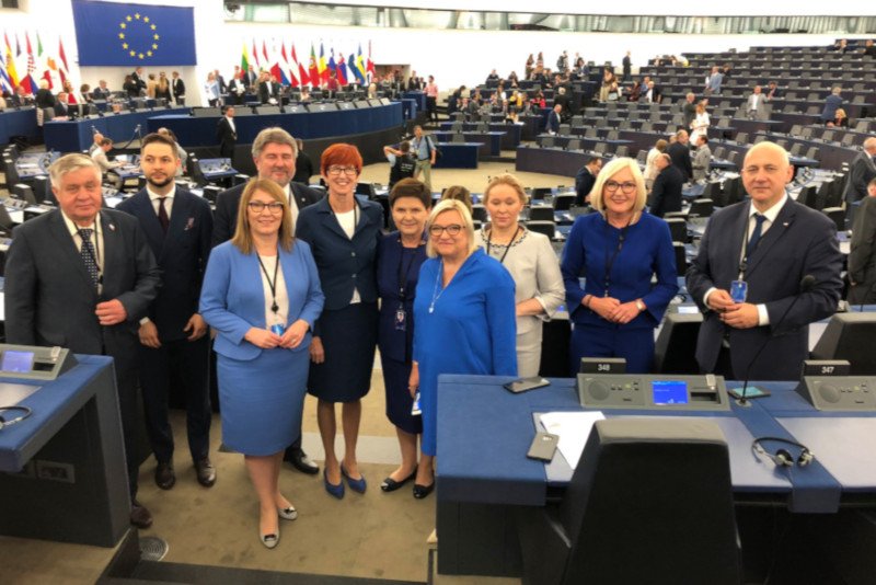 Nowi europosłowie PiS. Jak sobie radzą w Parlamencie Europejskim?