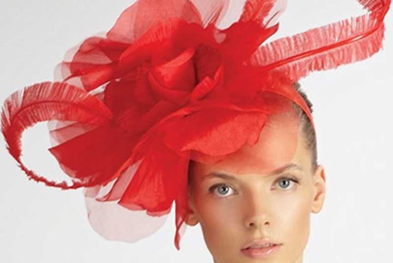 Kapelusze Nigela Raymenta zdobią koronowane głowy