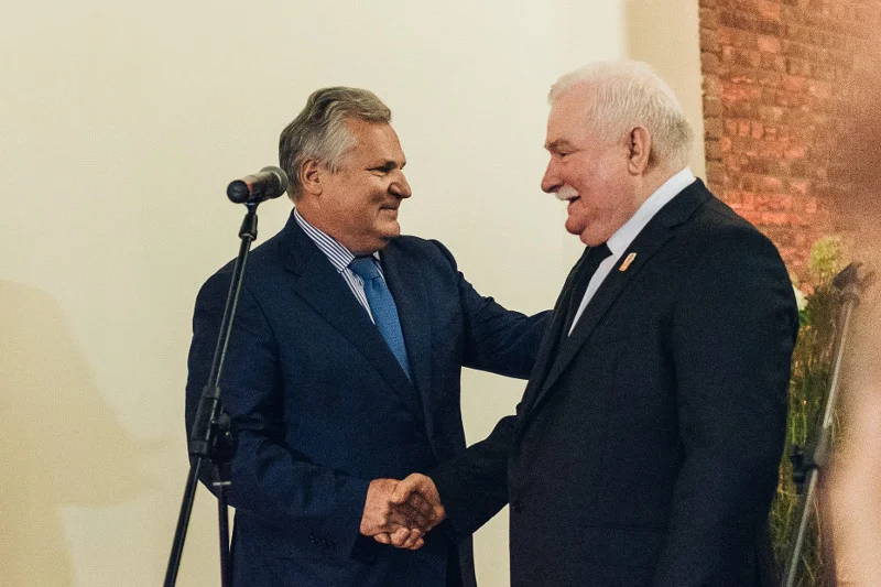 Prezdenci RP mogą liczyć na wiele przywilejów po ustąpieniu ze swojego stanowiska, w tym na wcześniejszą emeryturę.