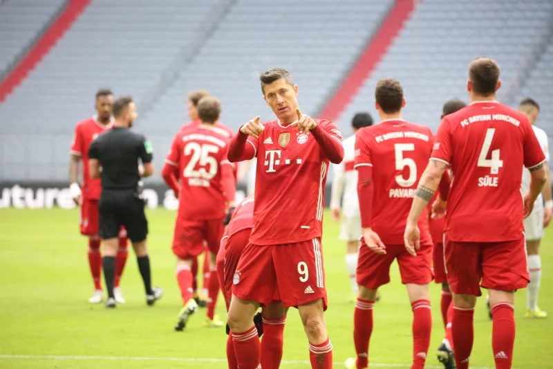 Robert Lewandowski nie może grać, a Bayern Monachium cierpi i przegrywa bez Polaka