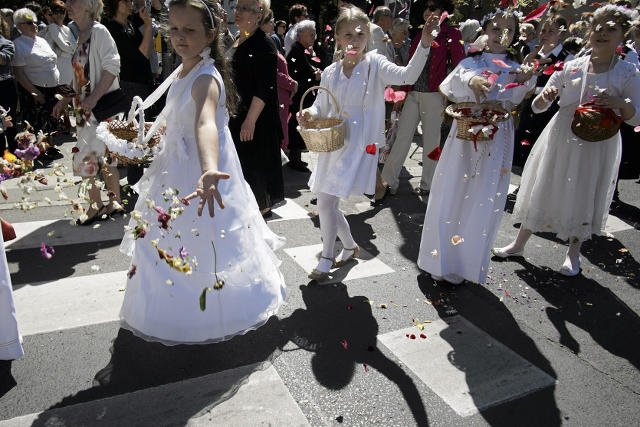 Kościoły w Nysie odpowiedzą za procesje takie jak ta na Boże Ciało.