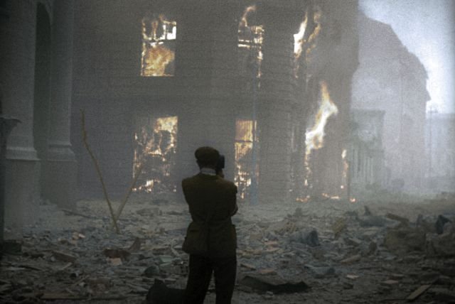 Kadr z "Powstania Warszawskiego"