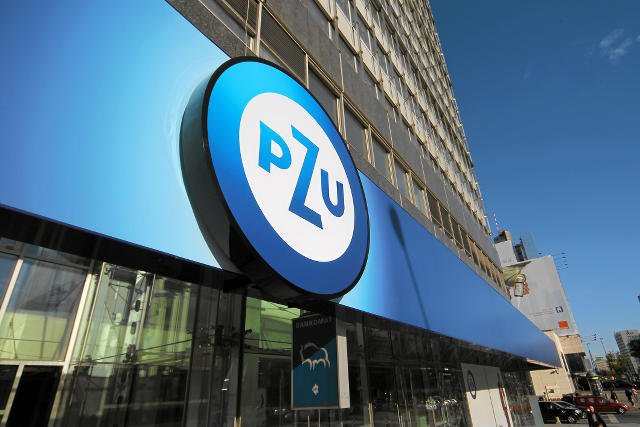 Agenci CBA badają, czy Sebastian Klimek nie wpadł czasem w konflikt interesów, jeżdżąc drogimi samochodami należącymi do firmy EuCO.