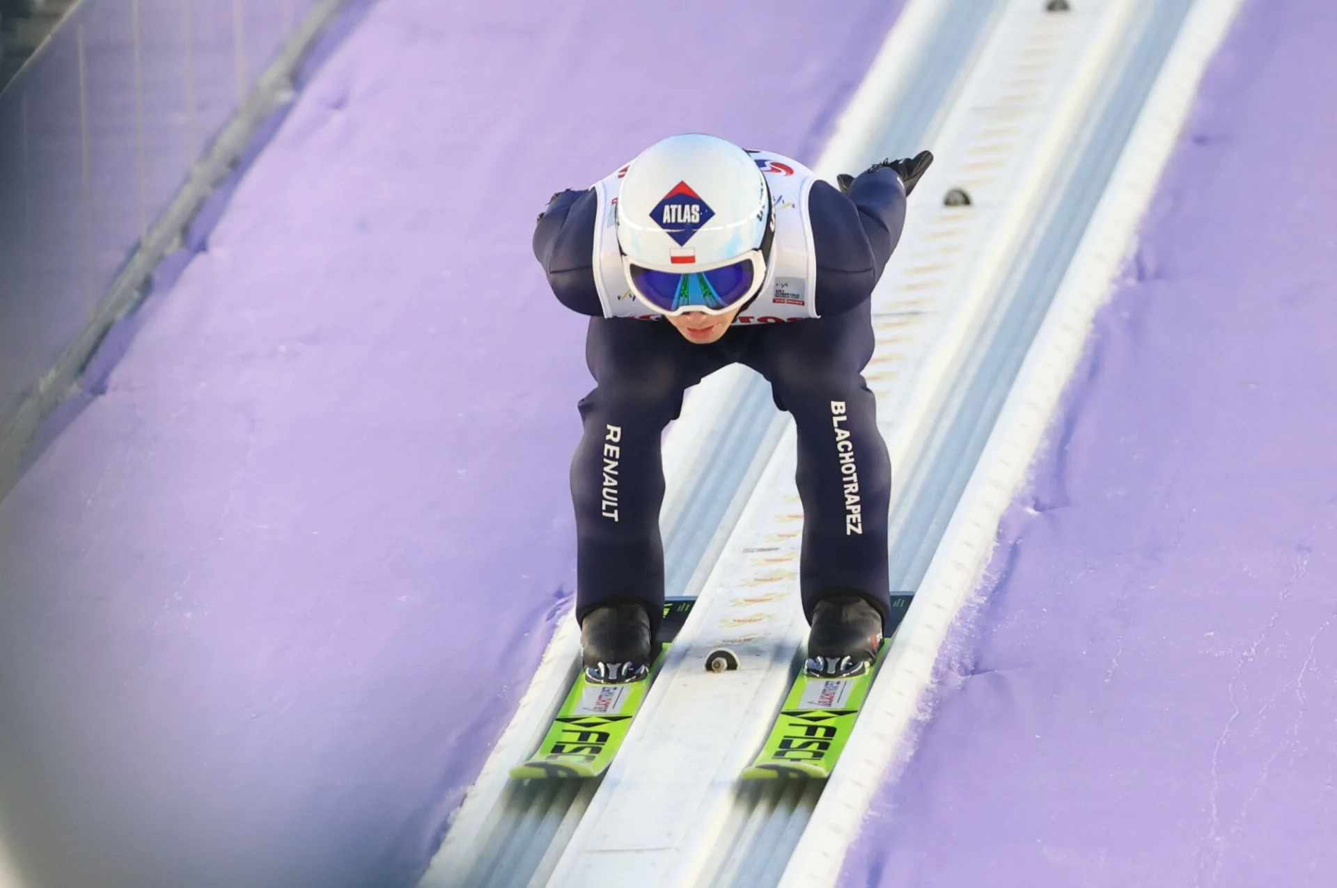 Kamil Stoch jest dziewiąty po pierwszej serii zawodów w Wiśle, reszta Polaków poniżej możliwości