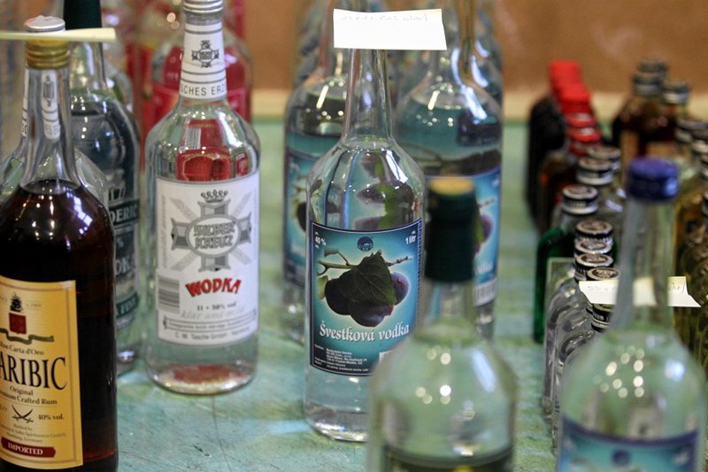 Czeska policja zatrzymała już dwie osoby, które produkowały trujący alkohol metylowy.