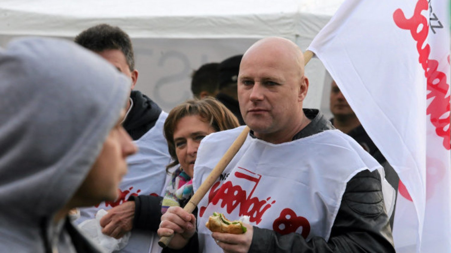 Górnicy nie zamierzają godzić się na rządowy plan restrukturyzacji górnictwa. Na zdjęciu: listopadowa manifestacja górników przed siedzibą Jastrzębskiej Spółki Węglowej