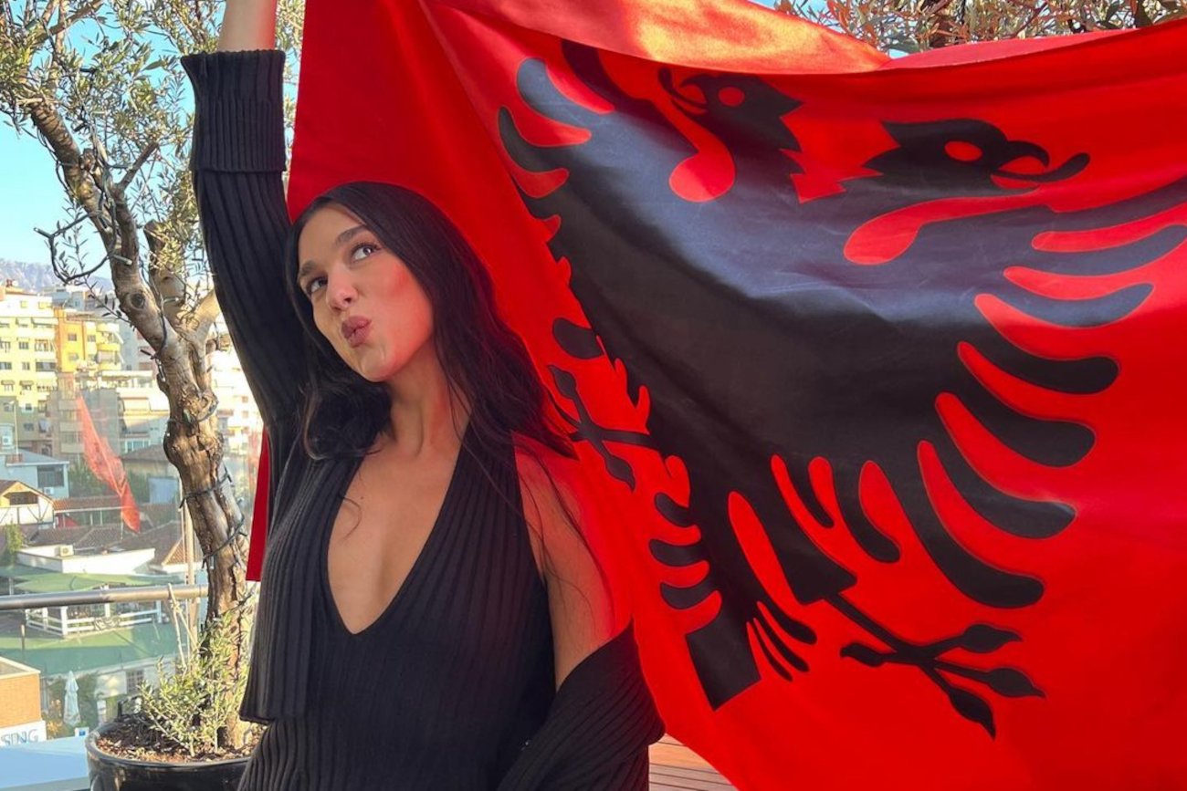 Dua Lipa odmówiła występu w Katarze i właśnie przyjęła albańskie obywatelstwo.