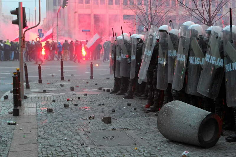 Starcia z policją podczas Marszu Niepodległości w Warszawie.
