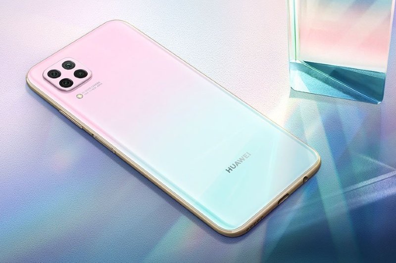 Z pomocą Huawei P40 lite, smartfona fotograficznego z potężną optyką, na którym można bezpłatnie zainstalować i korzystać z aplikacji nawigacyjnej AutoMapa, tegoroczne samochodowe podróże po Polsce będą o wiele łatwiejsze i przyjemniejsze