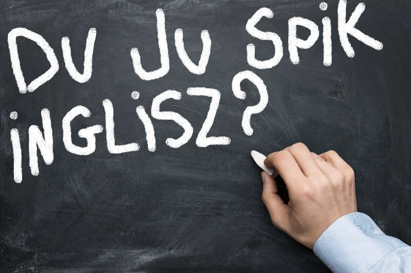 Urbańska broni swojej piosenki "Rolowanie" i twierdzi, że używa [url=http://shutr.bz/1lVnH7A]ponglish[/url]. Czyli czego?