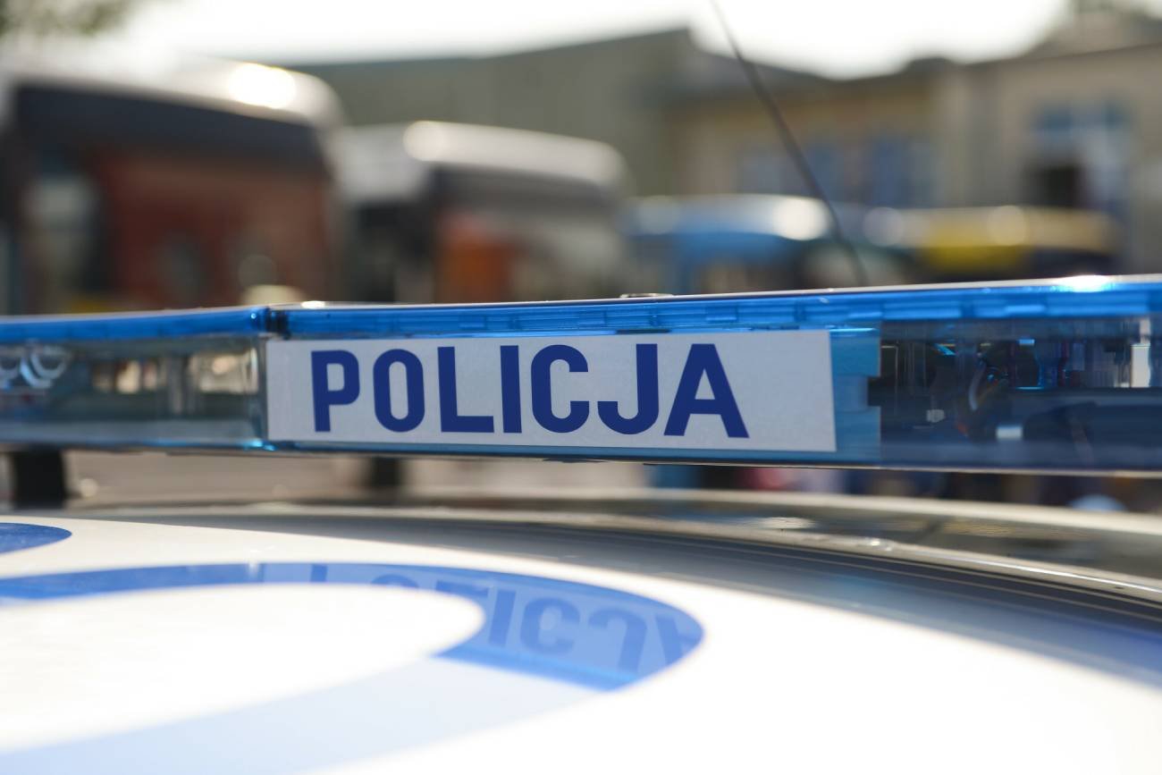 Suwałki – 3-letnie dziecko spacerowało po mieście. Ojciec pijany