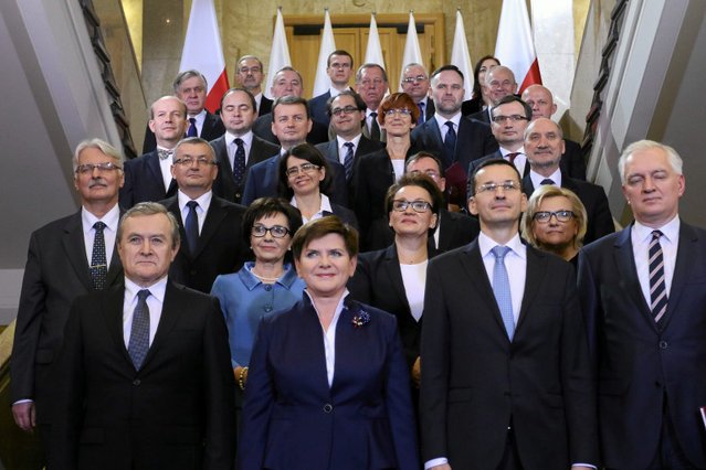 Rządowe agencje jeszcze przed końcem roku rozpoczynają czystki kadrowe.