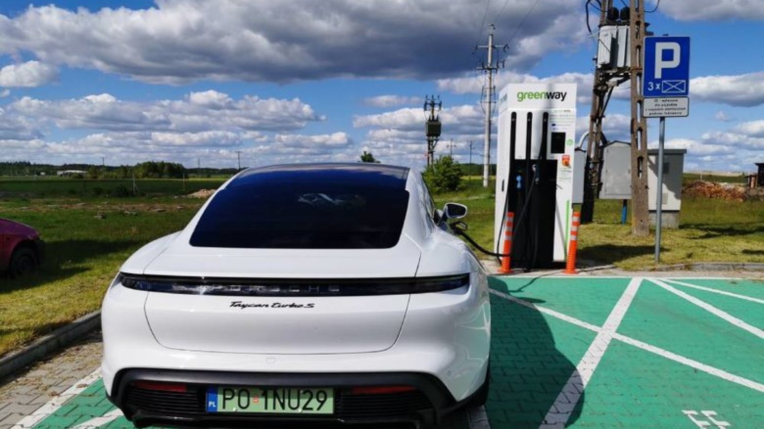 Kierowcy z prawem jazdy kategorii B będą mogli prowadzić znacznie cięższe pojazdy. Przykład samochodów elektrycznych z ciężkimi akumulatorami jest tu wymowny.
