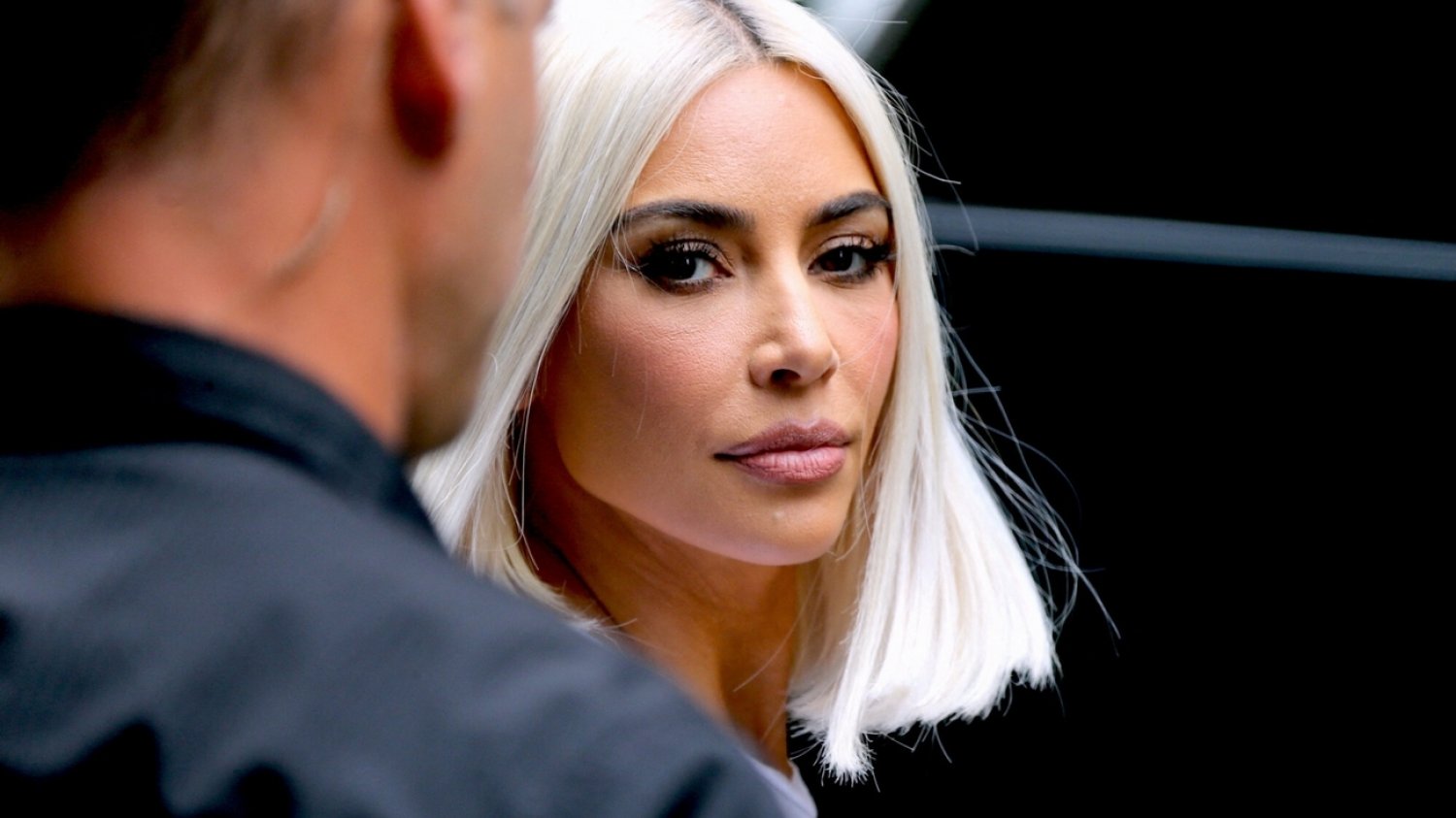 Jakie zabiegi kosmetyczne robiła na swojej twarzy Kim Kardashian?