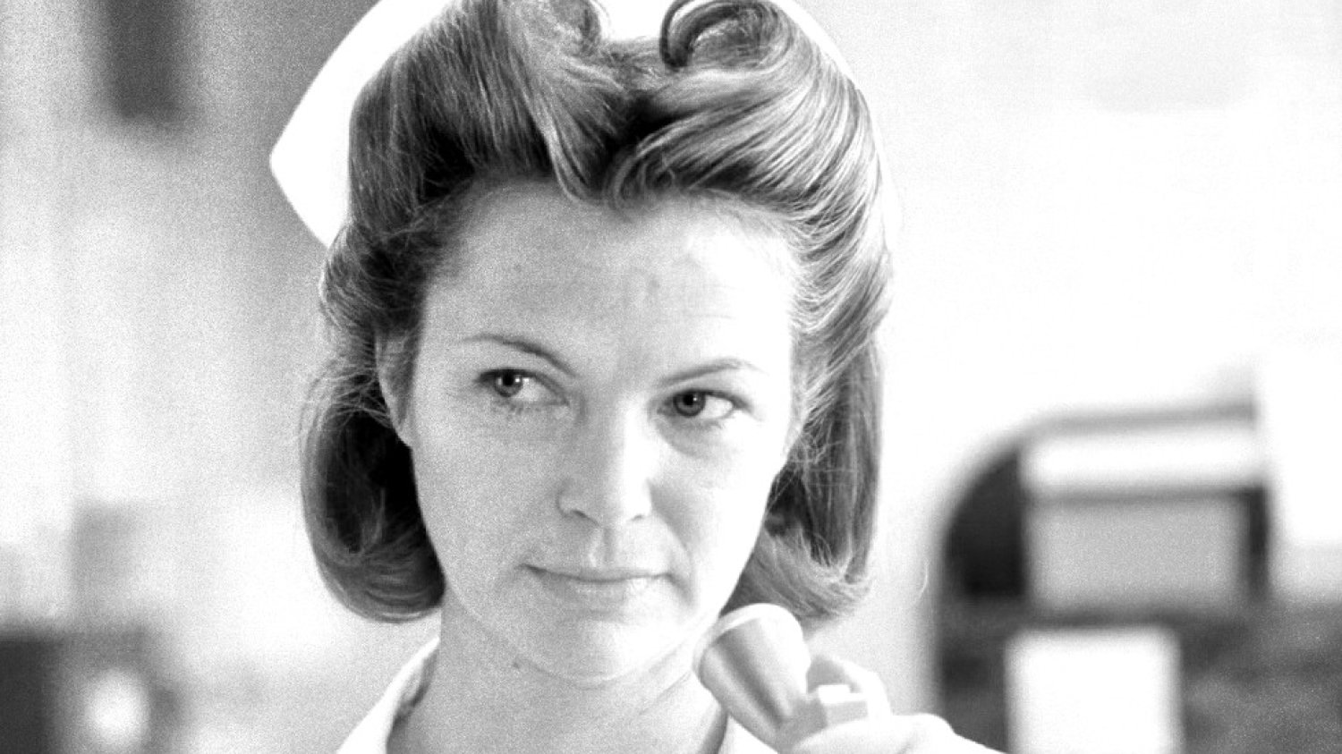 Nie żyje Louise Fletcher Louise Fletcher jako siostra Ratched w filmie "Lot nad kukułczym gniazdem"