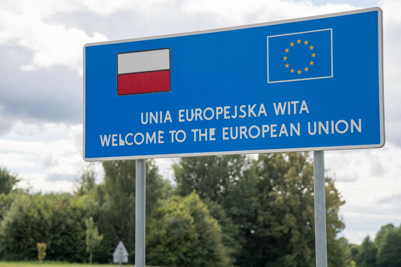 Czy polityka rządu PiS może doprowadzić do polexitu? – zapytano Polaków w sondażu.