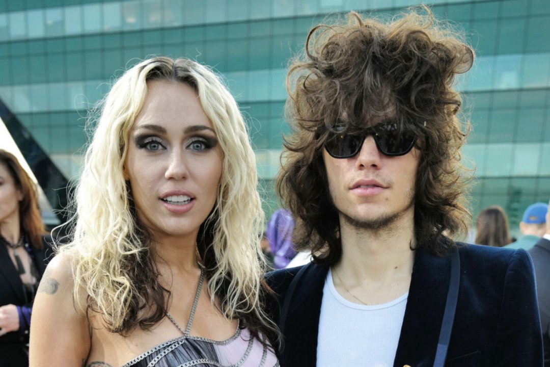 Nowy chłopak Miley Cyrus to Maxx Morando. Jest od niej młodszy o sześć ...