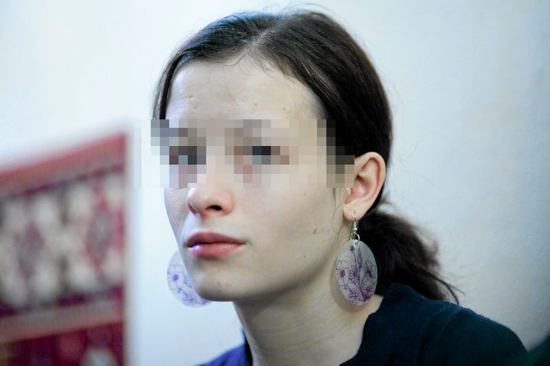 Z najnowszych ustaleń biegłych wynika, że przyczyną śmierci było uduszenie, a uraz głowy dziewczynki powstał już po śmierci. Na zdjęciu matka półrocznej Magdy, Katarzyna W.