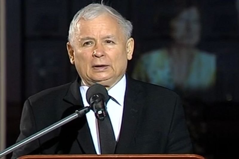 Jarosław Kaczyński zakończył obchody 8. rocznicy katastrofy smoleńskiej przemówieniem.