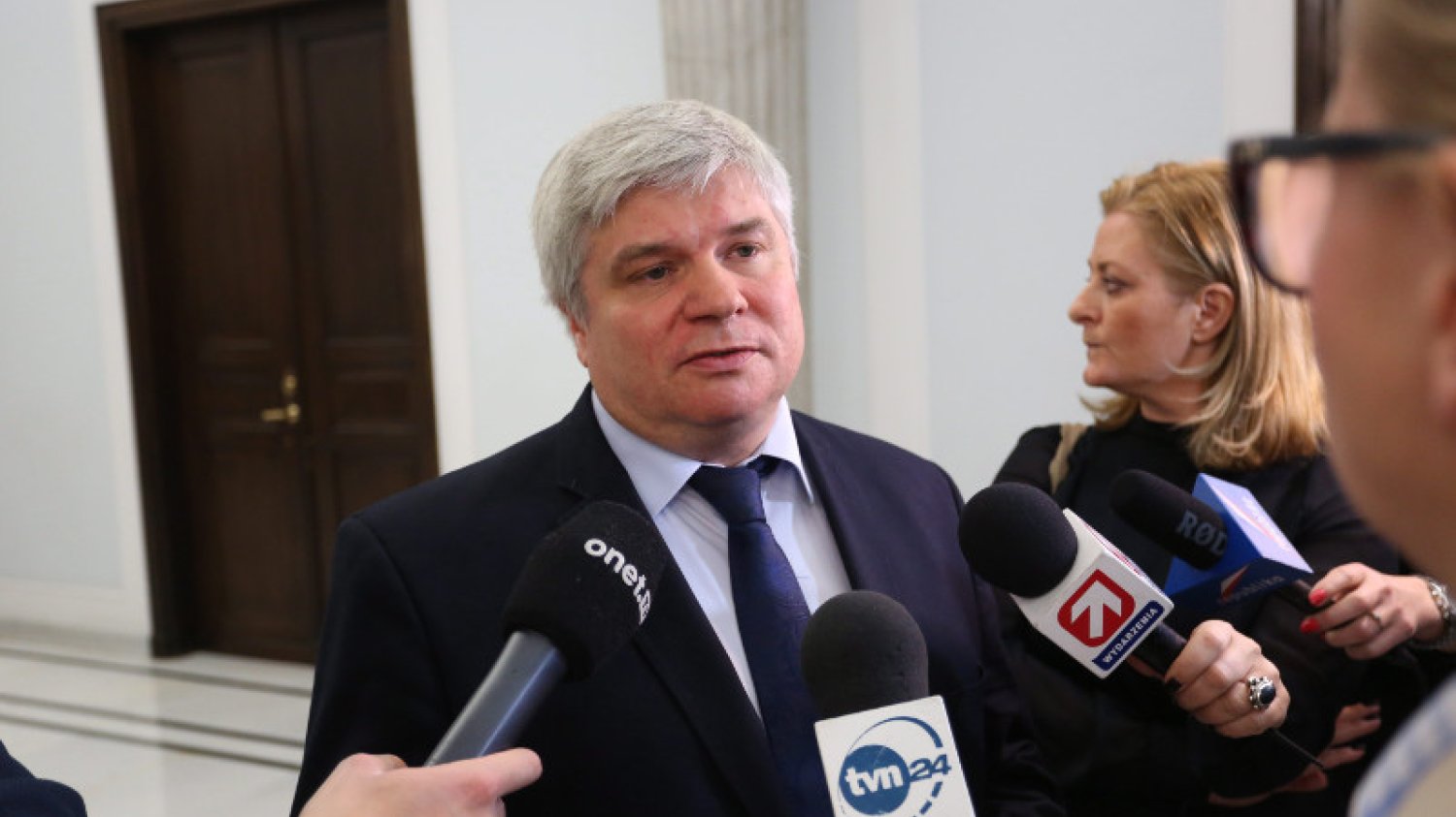 Dr Maciej Lasek jest przekonany, że spiskowe teorie ws. katastrofy smoleńskiej mają rozmyć odpowiedzialność winnych śmierci 96 osób w wypadku lotniczym.