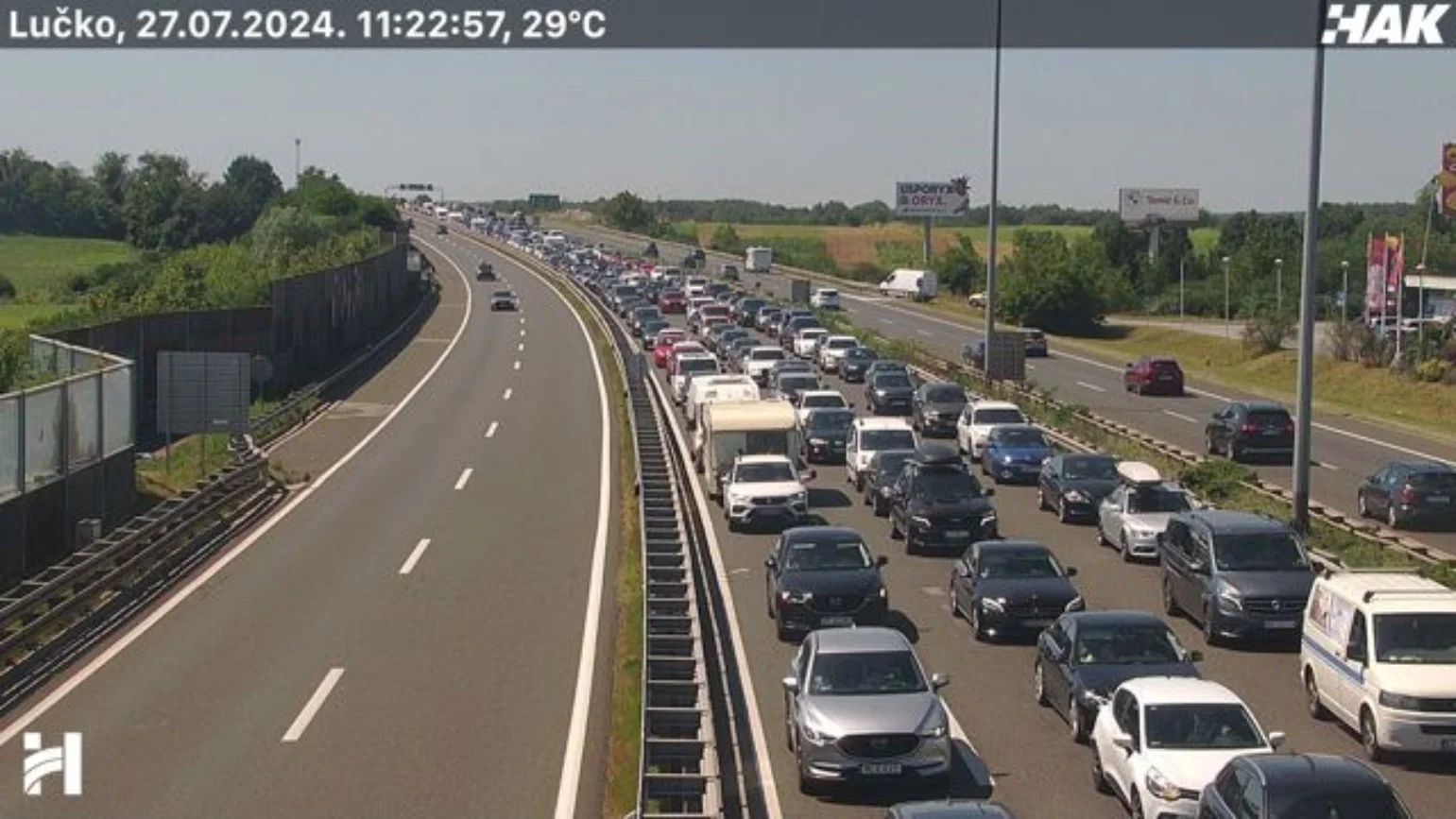 W takich korkach kierowcy kolejny raz utknęli na autostradzie A1 w Chorwacji. W takich korkach kierowcy kolejny raz utknęli na autostradzie A1 w Chorwacji.