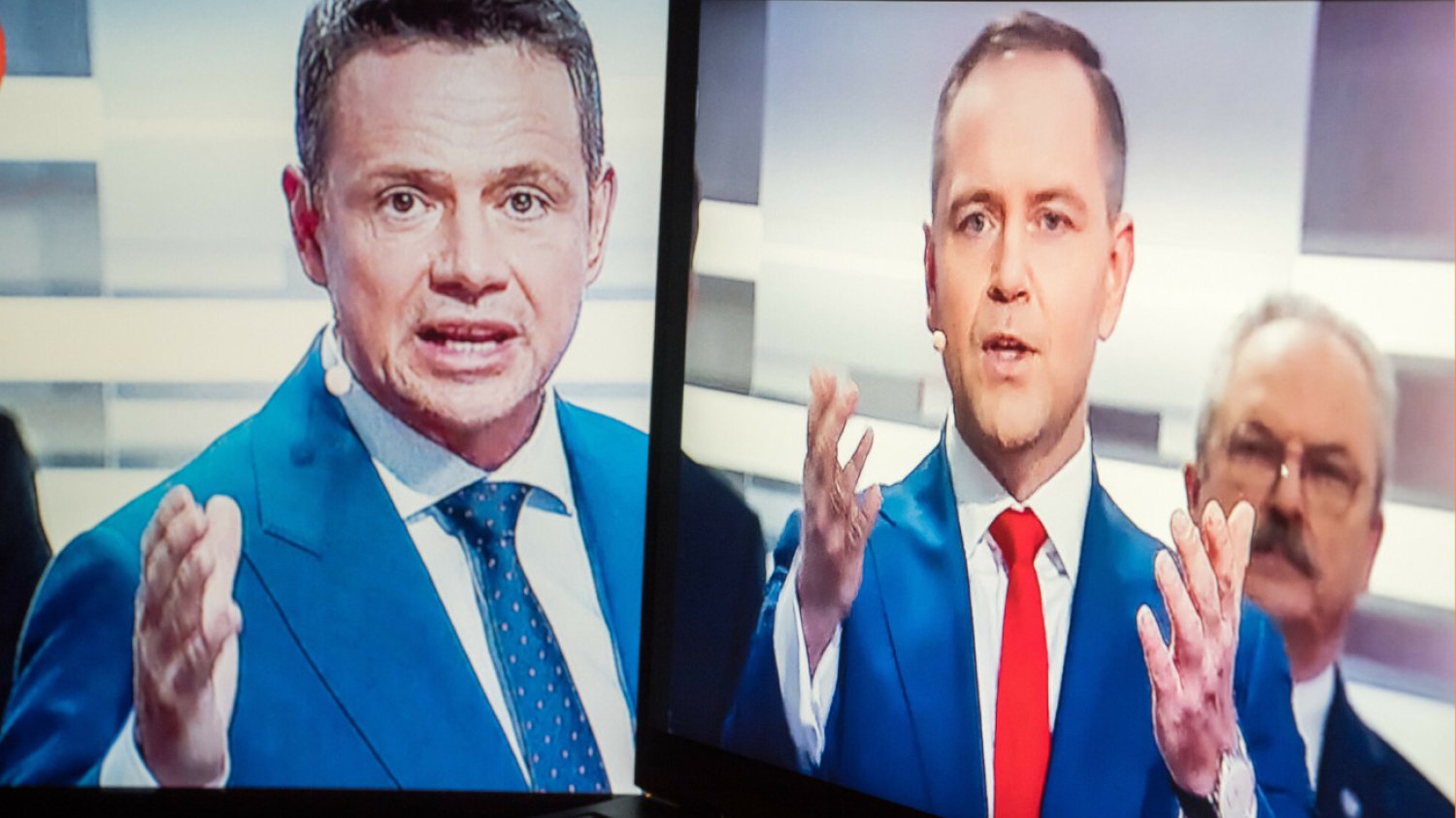 Ostatnie starcie przed wyborami. Kandydaci i sztaby dostali dwa zakazy na debatę TVP Debata w TVP 12 maja. O której godzinie, kto wystąpi i co jest zakazane?