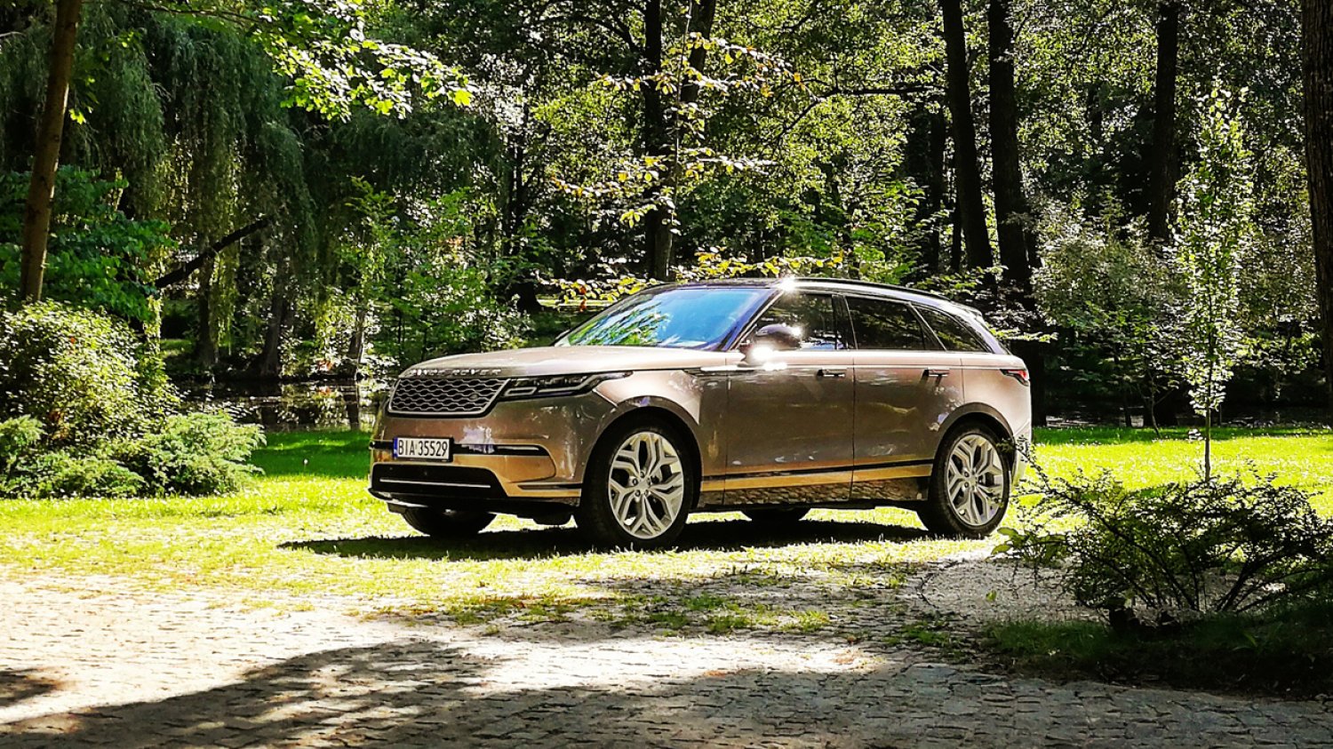 Nowy Range Rover Velar prezentuje się naprawdę okazale.