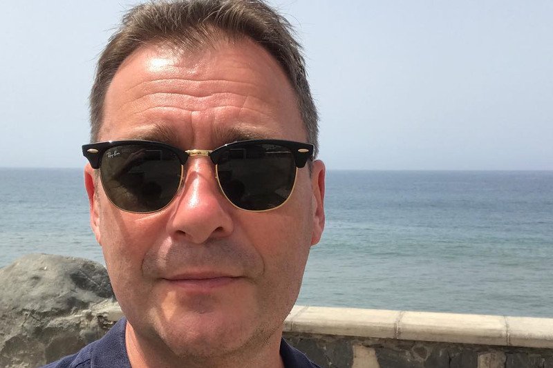 Po udarze Jacek Rozenek porusza się na wózku inwalidzkim.