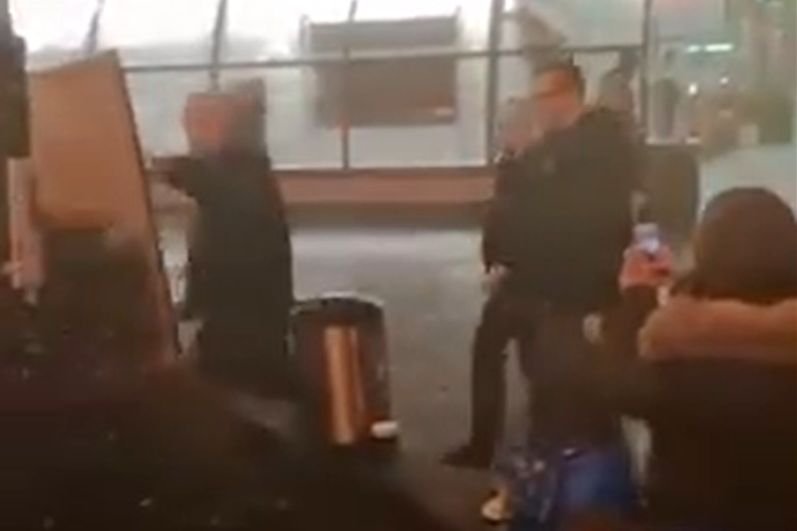 Policja zatrzymała drugiego z trójki neonazistów, którzy zaatakowali aktywistów rozdających jedzenie potrzebującym.