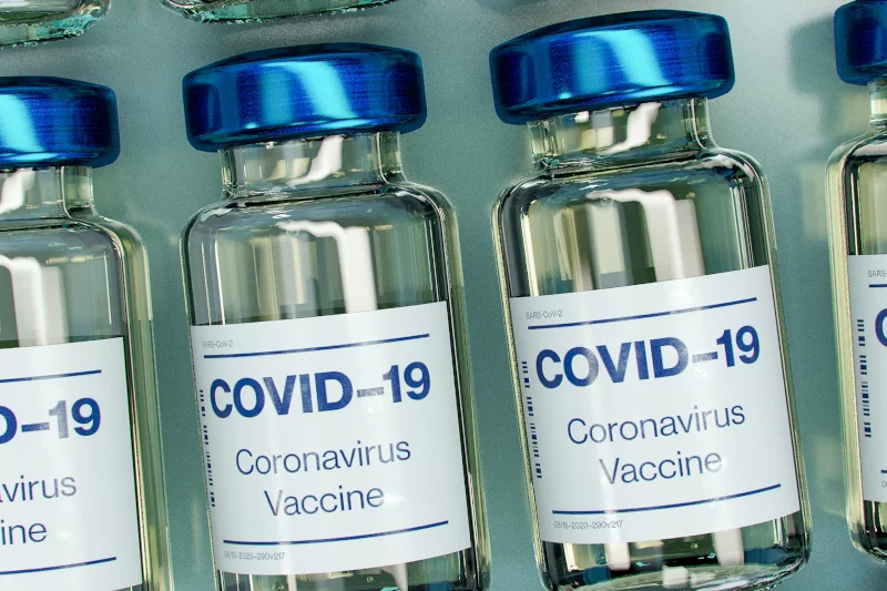 Znamy działania niepożądane szczepionki przeciw COVID-19 firmy Moderna.
