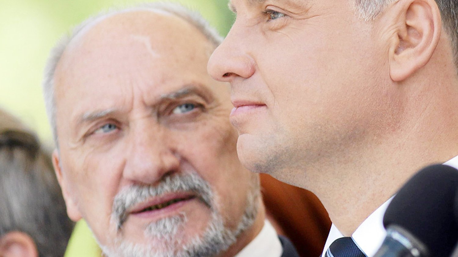 Szef MON i wiceprezes PiS Antoni Macierewicz nie krył oburzenia tym, jak stołeczni urzędnicy potraktowali ministra od prezydenta Andrzeja Dudy.