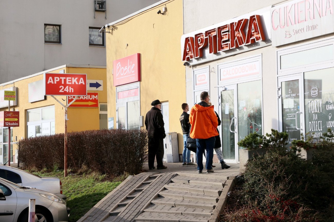 Od kwietnia 33 nowe terapie w refundacji i tańsze "polskie" leki dla pacjentów w aptekach.