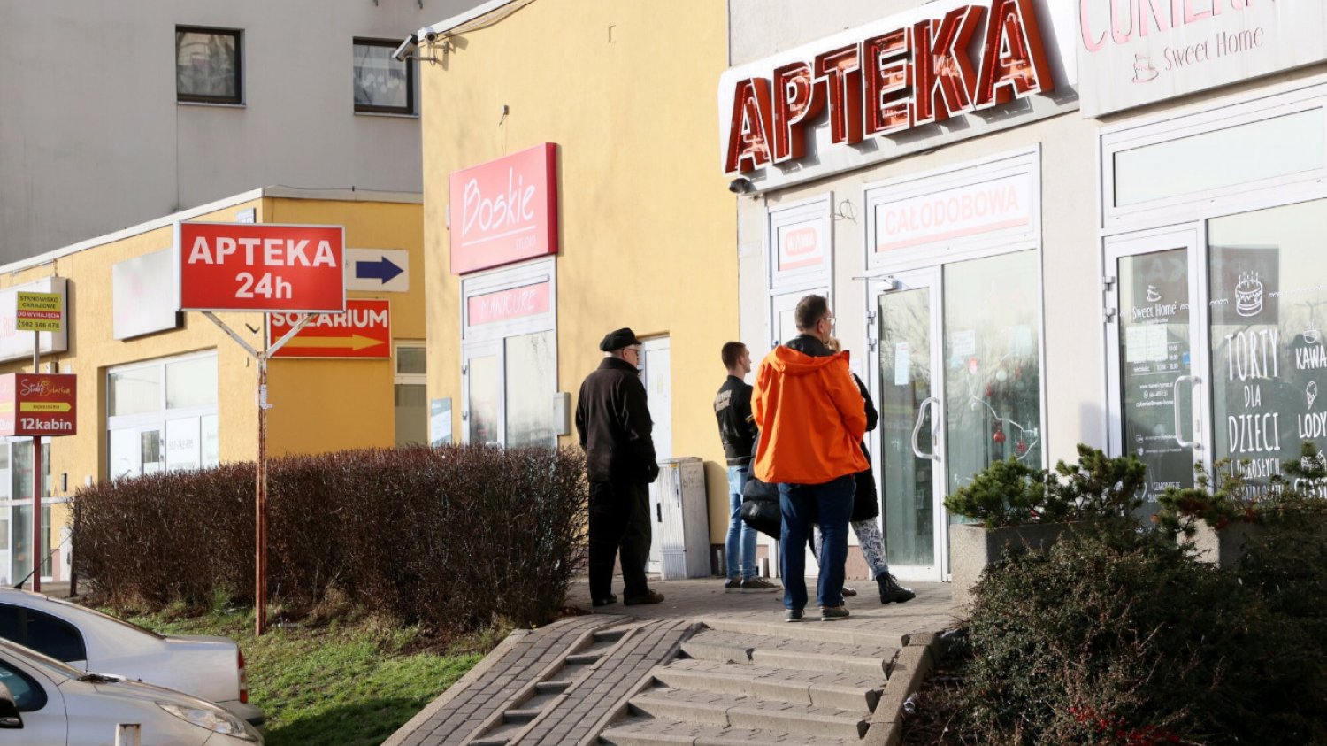 Od kwietnia 33 nowe terapie w refundacji i tańsze "polskie" leki dla pacjentów w aptekach.
