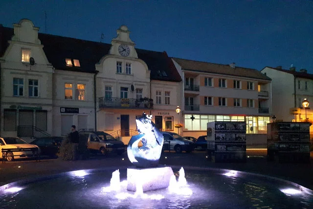 Po sezonie rynek w Mikołajkach jest niemal pusty.