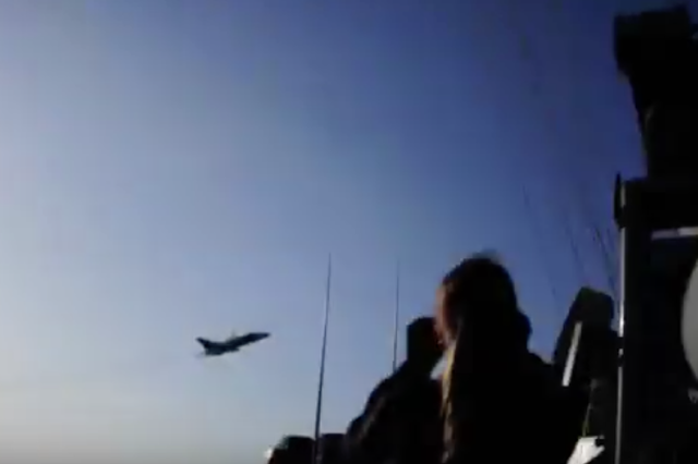 Rosjanie przelatywali nad amerykańskim niszczycielem na Bałtyku. – To była prowokacja – twierdzi Macierewicz.