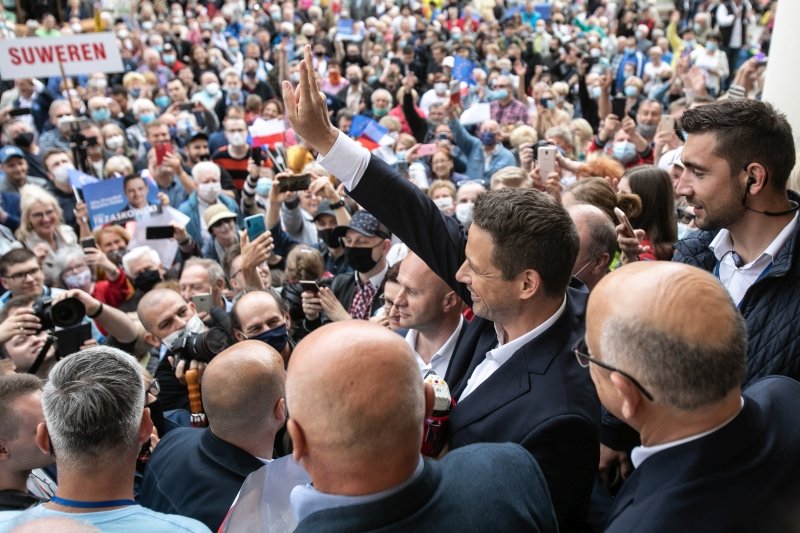 Najnowsza prognoza wyborcza wskazuje, że kandydat opozycji Rafał Trzaskowski cieszy się poparciem aż 10 województw i jednak ma szansę na zwycięstwo z Andrzejem Dudą.