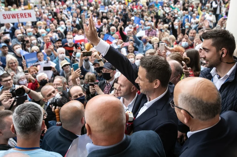 Najnowsza prognoza wyborcza wskazuje, że kandydat opozycji Rafał Trzaskowski cieszy się poparciem aż 10 województw i jednak ma szansę na zwycięstwo z Andrzejem Dudą. Najnowsza prognoza wyborcza wskazuje, że kandydat opozycji Rafał Trzaskowski cieszy się poparciem aż 10 województw i jednak ma szansę na zwycięstwo z Andrzejem Dudą.