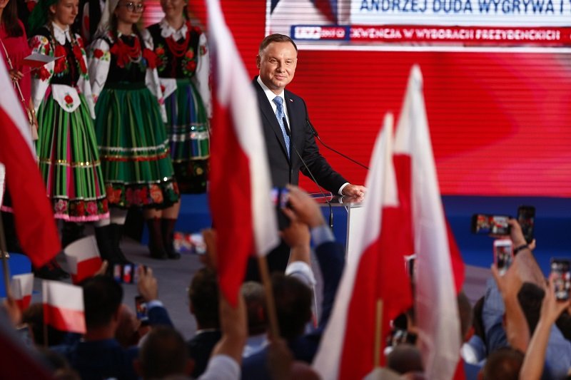 Są dane PKW o wyborach z 87 proc. obwodów. Andrzej Duda powiększył przewagę.