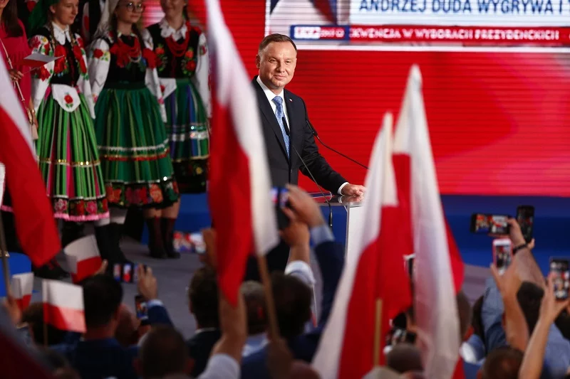 Są dane PKW o wyborach z 87 proc. obwodów. Andrzej Duda powiększył przewagę.