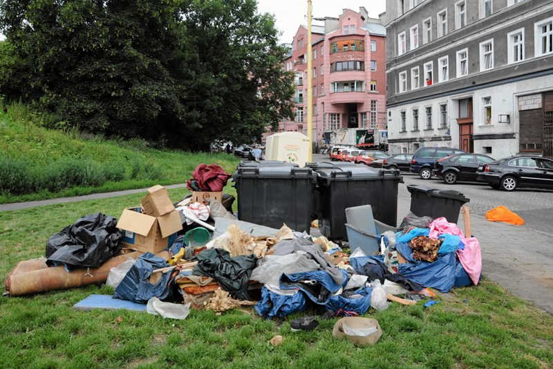 Platforma stworzy policję śmieciową? Miałaby sprawdzać firmy od wywozu i karać oszustów.