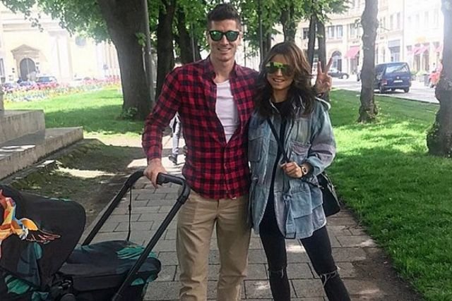 Sławny piłkarz i trenerka fitness już podjęli decyzję ws. chrztu swojej córki.