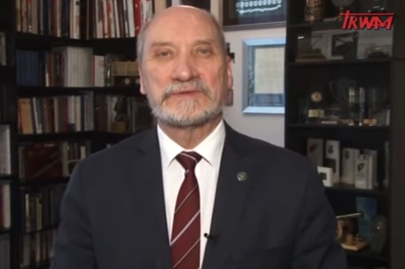 Antoni Macierewicz tłumaczy tuszowanie pedofilii w Kościele.