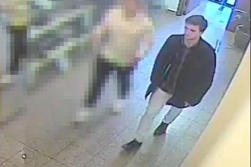 Podejrzanego uchwyciły kamery monitoringu.